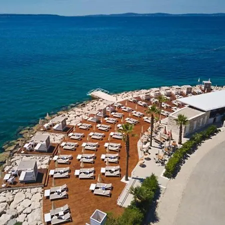 Flora Apartment Split