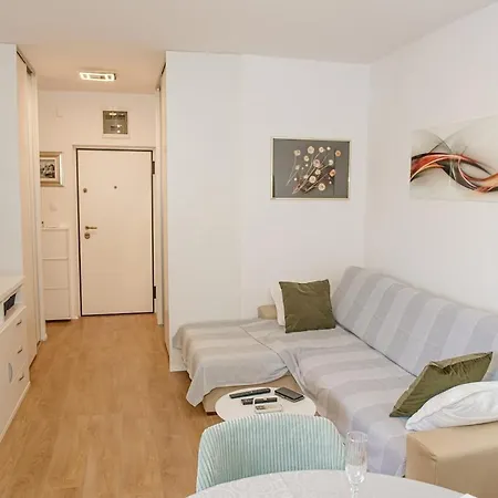 Flora Apartment Split