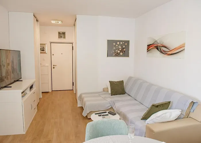 Flora Apartment Split